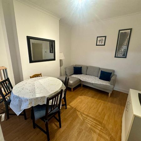 4 Bedroom House In Turnpike Lane/Wood Green London Exterior foto