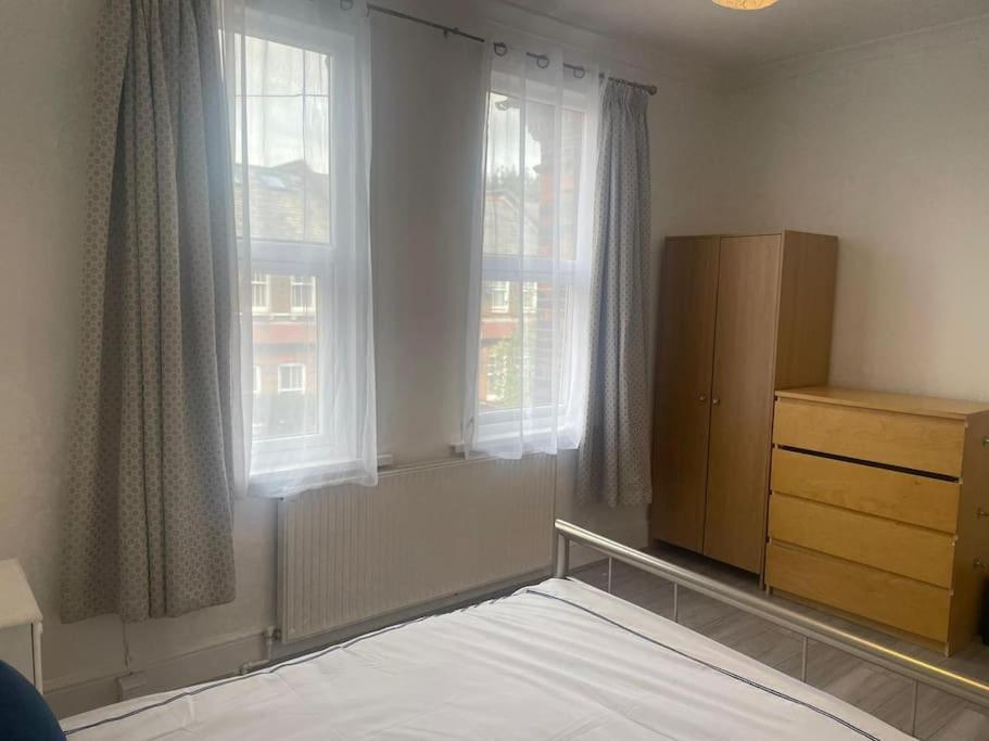 4 Bedroom House In Turnpike Lane/Wood Green London Exterior foto