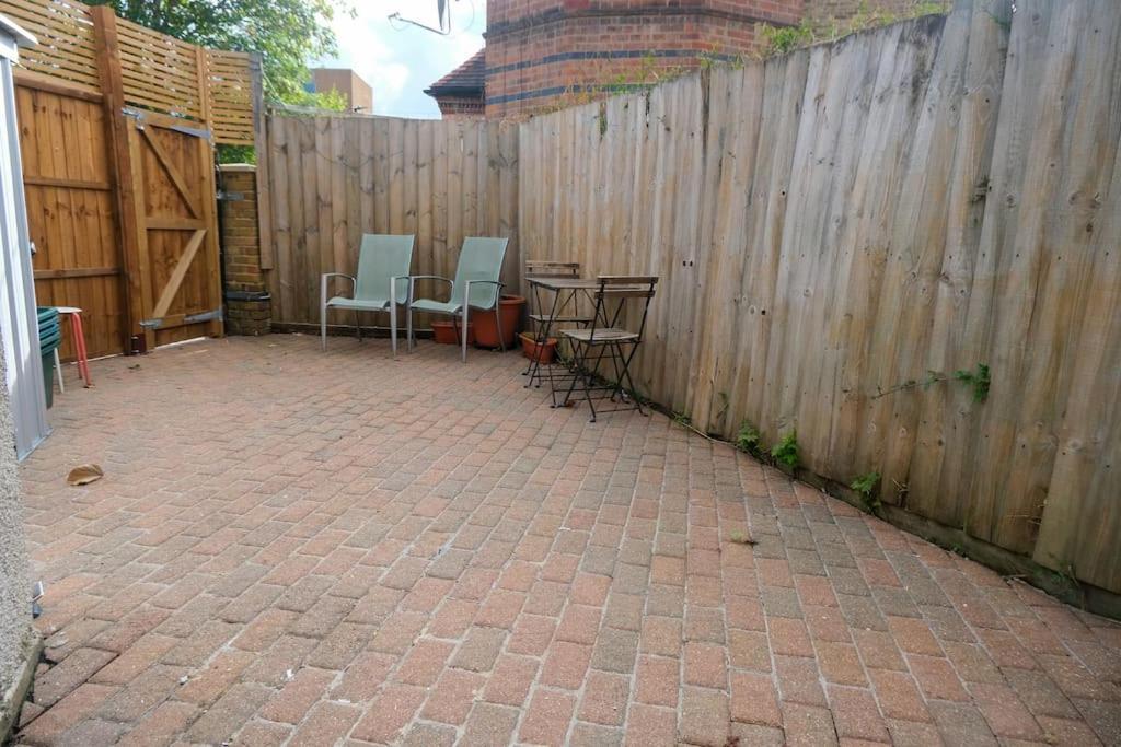 4 Bedroom House In Turnpike Lane/Wood Green London Exterior foto