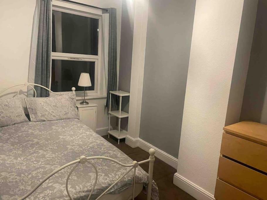4 Bedroom House In Turnpike Lane/Wood Green London Exterior foto