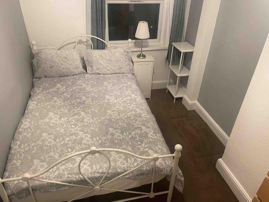 4 Bedroom House In Turnpike Lane/Wood Green London Exterior foto