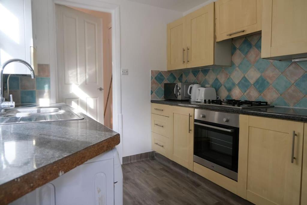 4 Bedroom House In Turnpike Lane/Wood Green London Exterior foto